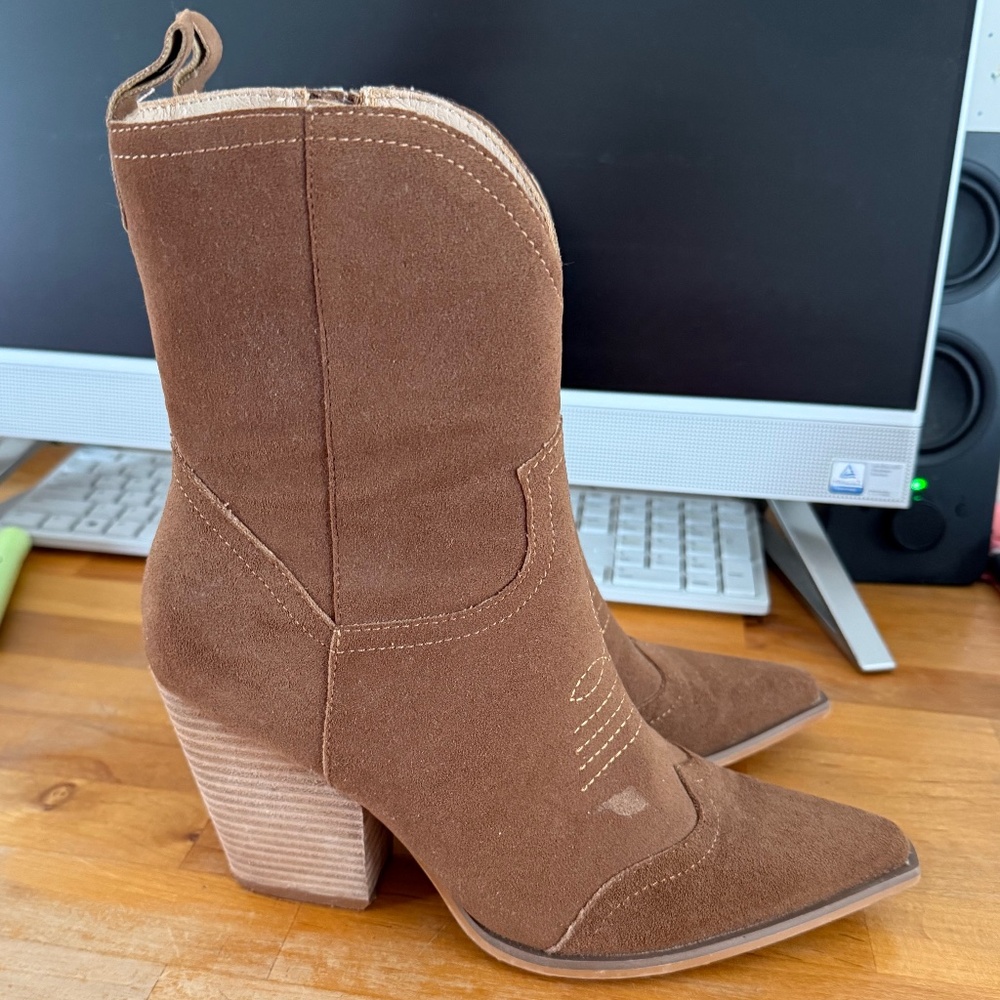 Oasis Society The Ariella - Brown/Tan Western Short Boots - Picture 5 of 11